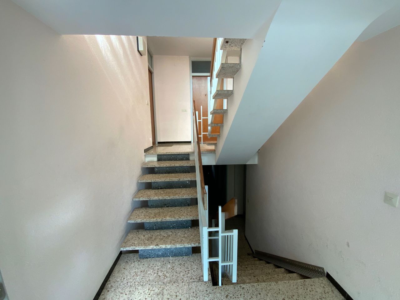 Treppenhaus (Wohnung links)